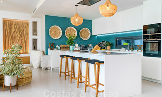 Se vende villa lista para entrar a vivir con arquitectura contemporánea en una comunidad de villas segura en la frontera de Mijas y Marbella 46369 