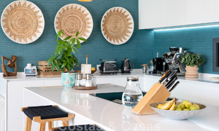 Se vende villa lista para entrar a vivir con arquitectura contemporánea en una comunidad de villas segura en la frontera de Mijas y Marbella 46370 