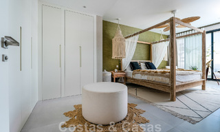 Se vende villa lista para entrar a vivir con arquitectura contemporánea en una comunidad de villas segura en la frontera de Mijas y Marbella 46377 