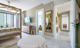 Se vende villa lista para entrar a vivir con arquitectura contemporánea en una comunidad de villas segura en la frontera de Mijas y Marbella 46380 