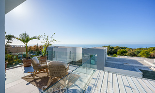 Se vende villa lista para entrar a vivir con arquitectura contemporánea en una comunidad de villas segura en la frontera de Mijas y Marbella 46382 