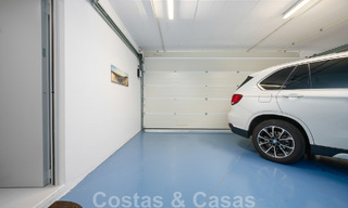 Se vende villa lista para entrar a vivir con arquitectura contemporánea en una comunidad de villas segura en la frontera de Mijas y Marbella 46390 