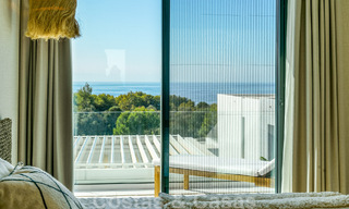 Se vende villa lista para entrar a vivir con arquitectura contemporánea en una comunidad de villas segura en la frontera de Mijas y Marbella 46391 