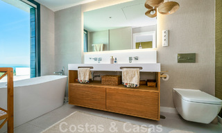 Se vende villa lista para entrar a vivir con arquitectura contemporánea en una comunidad de villas segura en la frontera de Mijas y Marbella 46392 