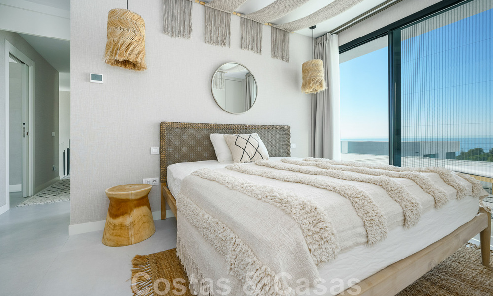 Se vende villa lista para entrar a vivir con arquitectura contemporánea en una comunidad de villas segura en la frontera de Mijas y Marbella 46393