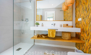 Se vende villa lista para entrar a vivir con arquitectura contemporánea en una comunidad de villas segura en la frontera de Mijas y Marbella 46397 