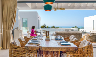 Se vende villa lista para entrar a vivir con arquitectura contemporánea en una comunidad de villas segura en la frontera de Mijas y Marbella 46402 