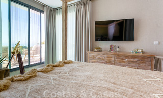 Se vende villa lista para entrar a vivir con arquitectura contemporánea en una comunidad de villas segura en la frontera de Mijas y Marbella 46408 