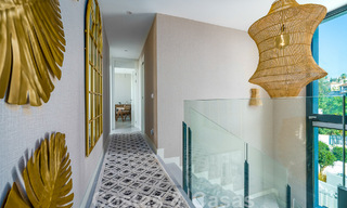 Se vende villa lista para entrar a vivir con arquitectura contemporánea en una comunidad de villas segura en la frontera de Mijas y Marbella 46412 