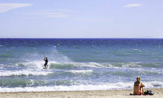 Cabo Bermejo: un complejo residencial de cinco estrellas en primera línea de playa con amplios apartamentos e impresionantes vistas entre Marbella y Estepona 46300 