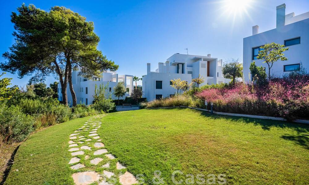 Ático de lujo, listo para entrar a vivir, de 3 dormitorios en un complejo residencial seguro en Marbella - Benahavis 46470