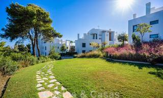 Ático de lujo, listo para entrar a vivir, de 3 dormitorios en un complejo residencial seguro en Marbella - Benahavis 46470 