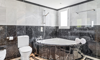 Amplia villa de auténtico estilo arquitectónico mediterráneo en venta con vistas al mar en un resort de golf de cinco estrellas en Benahavís - Marbella 46636 