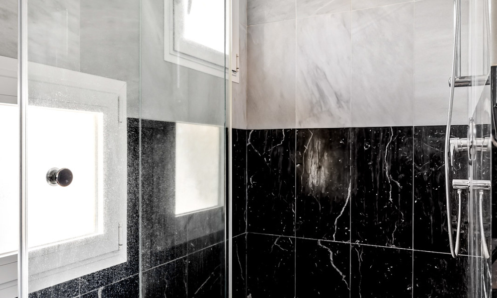 Amplia villa de auténtico estilo arquitectónico mediterráneo en venta con vistas al mar en un resort de golf de cinco estrellas en Benahavís - Marbella 46638