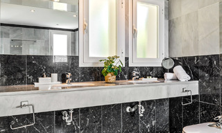 Amplia villa de auténtico estilo arquitectónico mediterráneo en venta con vistas al mar en un resort de golf de cinco estrellas en Benahavís - Marbella 46639 