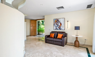 Amplia villa de auténtico estilo arquitectónico mediterráneo en venta con vistas al mar en un resort de golf de cinco estrellas en Benahavís - Marbella 46655 