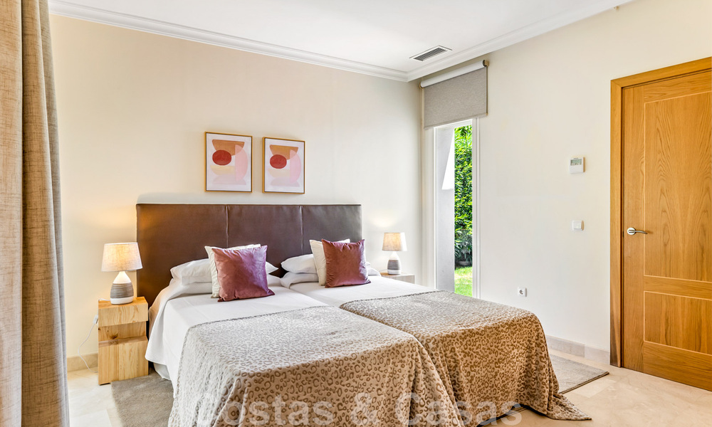 Amplia villa de auténtico estilo arquitectónico mediterráneo en venta con vistas al mar en un resort de golf de cinco estrellas en Benahavís - Marbella 46657