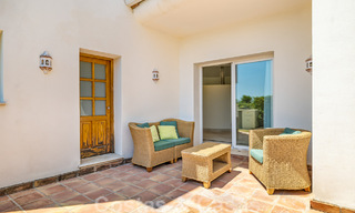 Amplia villa de auténtico estilo arquitectónico mediterráneo en venta con vistas al mar en un resort de golf de cinco estrellas en Benahavís - Marbella 46668 