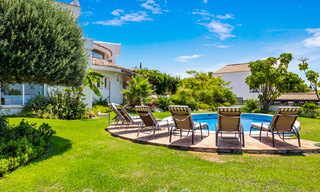 Amplia villa de auténtico estilo arquitectónico mediterráneo en venta con vistas al mar en un resort de golf de cinco estrellas en Benahavís - Marbella 46669 