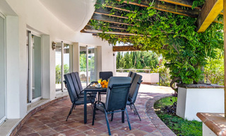 Amplia villa de auténtico estilo arquitectónico mediterráneo en venta con vistas al mar en un resort de golf de cinco estrellas en Benahavís - Marbella 46674 