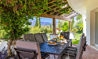 Amplia villa de auténtico estilo arquitectónico mediterráneo en venta con vistas al mar en un resort de golf de cinco estrellas en Benahavís - Marbella 46676 