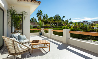 Villa de lujo de diseño, lista para entrar a vivir, a poca distancia de los servicios en el valle del golf de Nueva Andalucía, Marbella 46683 