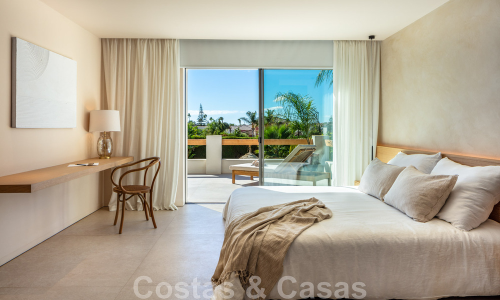 Villa de lujo de diseño, lista para entrar a vivir, a poca distancia de los servicios en el valle del golf de Nueva Andalucía, Marbella 46685