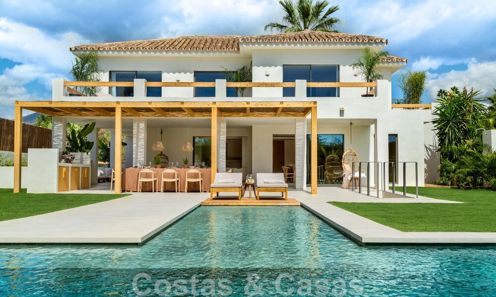 Villa de lujo de diseño, lista para entrar a vivir, a poca distancia de los servicios en el valle del golf de Nueva Andalucía, Marbella 46686
