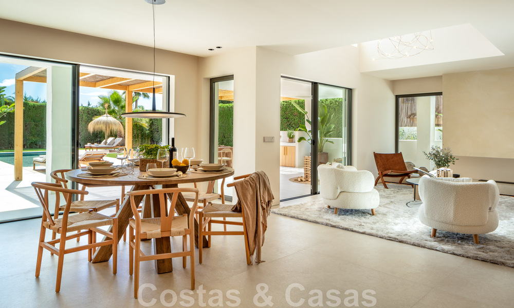 Villa de lujo de diseño, lista para entrar a vivir, a poca distancia de los servicios en el valle del golf de Nueva Andalucía, Marbella 46691