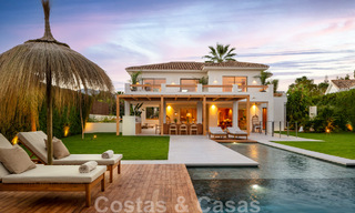 Villa de lujo de diseño, lista para entrar a vivir, a poca distancia de los servicios en el valle del golf de Nueva Andalucía, Marbella 46701 