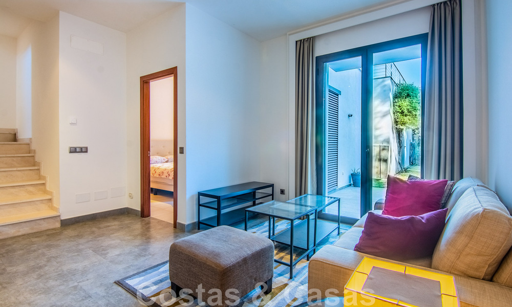 Villa independiente en venta en una posición elevada, con vistas panorámicas a la montaña y al mar en una exclusiva urbanización en Marbella Este 46942