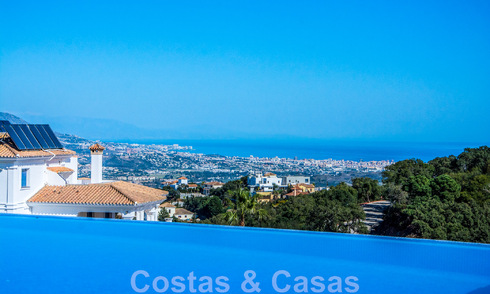 Villa independiente en venta en una posición elevada, con vistas panorámicas a la montaña y al mar en una exclusiva urbanización en Marbella Este 46943