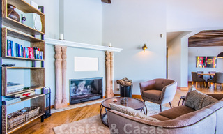 Villa independiente en venta en una posición elevada, con vistas panorámicas a la montaña y al mar en una exclusiva urbanización en Marbella Este 46964 