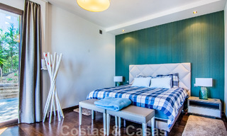 Villa independiente en venta en una posición elevada, con vistas panorámicas a la montaña y al mar en una exclusiva urbanización en Marbella Este 46971 