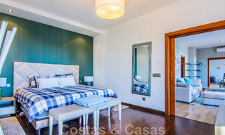 Villa independiente en venta en una posición elevada, con vistas panorámicas a la montaña y al mar en una exclusiva urbanización en Marbella Este 46972 