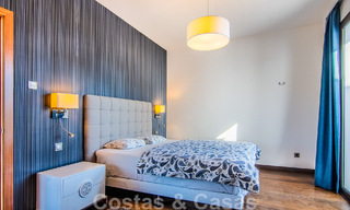 Villa independiente en venta en una posición elevada, con vistas panorámicas a la montaña y al mar en una exclusiva urbanización en Marbella Este 46974 