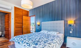 Villa independiente en venta en una posición elevada, con vistas panorámicas a la montaña y al mar en una exclusiva urbanización en Marbella Este 46975 