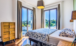 Villa independiente en venta en una posición elevada, con vistas panorámicas a la montaña y al mar en una exclusiva urbanización en Marbella Este 46979 