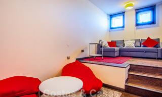 Villa independiente en venta en una posición elevada, con vistas panorámicas a la montaña y al mar en una exclusiva urbanización en Marbella Este 46983 