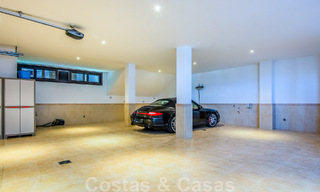 Villa independiente en venta en una posición elevada, con vistas panorámicas a la montaña y al mar en una exclusiva urbanización en Marbella Este 46985 