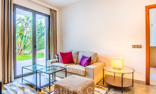 Villa independiente en venta en una posición elevada, con vistas panorámicas a la montaña y al mar en una exclusiva urbanización en Marbella Este 46995 