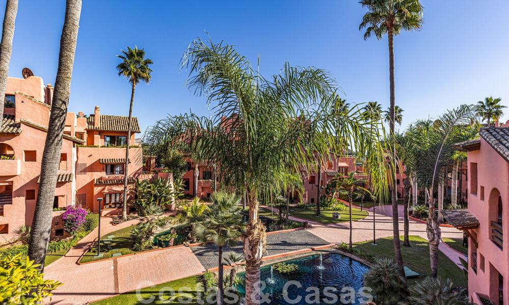 Ático de lujo en venta en un complejo residencial de cinco estrellas en primera línea de playa con impresionantes vistas al mar, en la Nueva Milla de Oro entre Marbella y Estepona 46585