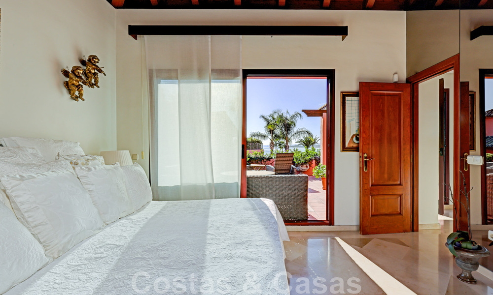 Ático de lujo en venta en un complejo residencial de cinco estrellas en primera línea de playa con impresionantes vistas al mar, en la Nueva Milla de Oro entre Marbella y Estepona 46589