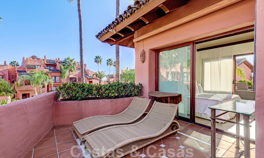 Ático de lujo en venta en un complejo residencial de cinco estrellas en primera línea de playa con impresionantes vistas al mar, en la Nueva Milla de Oro entre Marbella y Estepona 46593