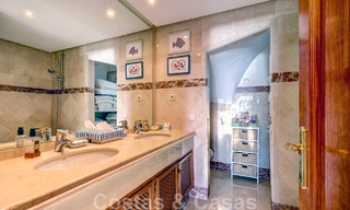 Ático de lujo en venta en un complejo residencial de cinco estrellas en primera línea de playa con impresionantes vistas al mar, en la Nueva Milla de Oro entre Marbella y Estepona 46600 