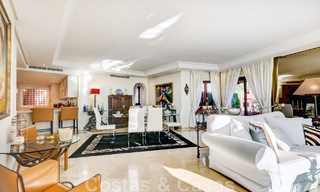 Ático de lujo en venta en un complejo residencial de cinco estrellas en primera línea de playa con impresionantes vistas al mar, en la Nueva Milla de Oro entre Marbella y Estepona 46601 