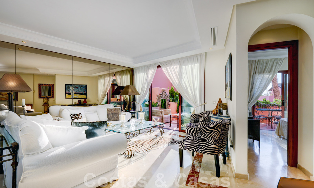 Ático de lujo en venta en un complejo residencial de cinco estrellas en primera línea de playa con impresionantes vistas al mar, en la Nueva Milla de Oro entre Marbella y Estepona 46602