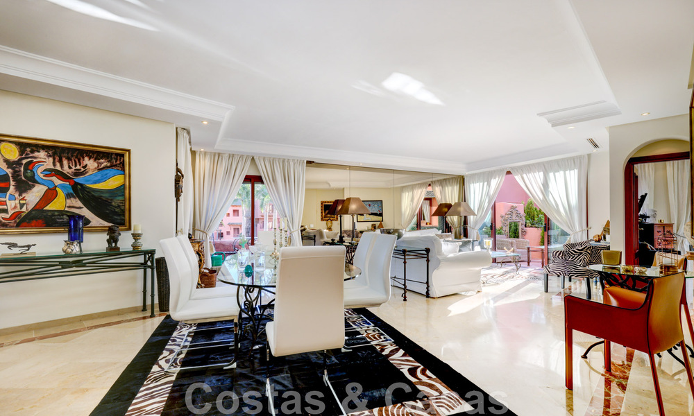 Ático de lujo en venta en un complejo residencial de cinco estrellas en primera línea de playa con impresionantes vistas al mar, en la Nueva Milla de Oro entre Marbella y Estepona 46604