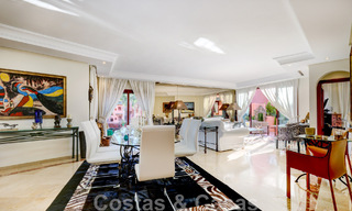 Ático de lujo en venta en un complejo residencial de cinco estrellas en primera línea de playa con impresionantes vistas al mar, en la Nueva Milla de Oro entre Marbella y Estepona 46604 