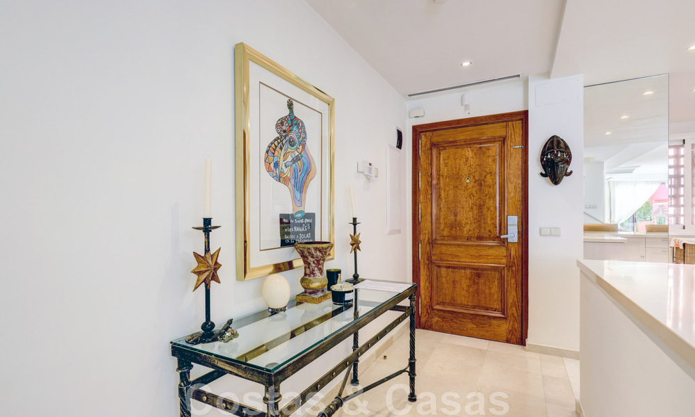 Ático de lujo en venta en un complejo residencial de cinco estrellas en primera línea de playa con impresionantes vistas al mar, en la Nueva Milla de Oro entre Marbella y Estepona 46609